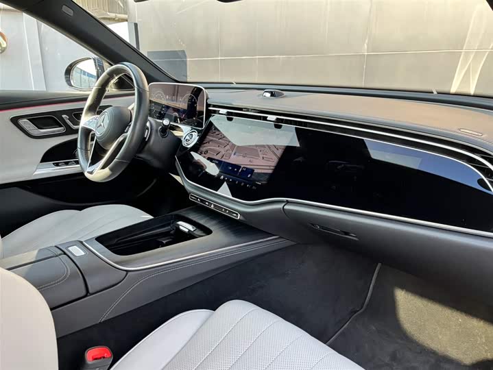 Фото 7 - Mercedes-Benz E-Class