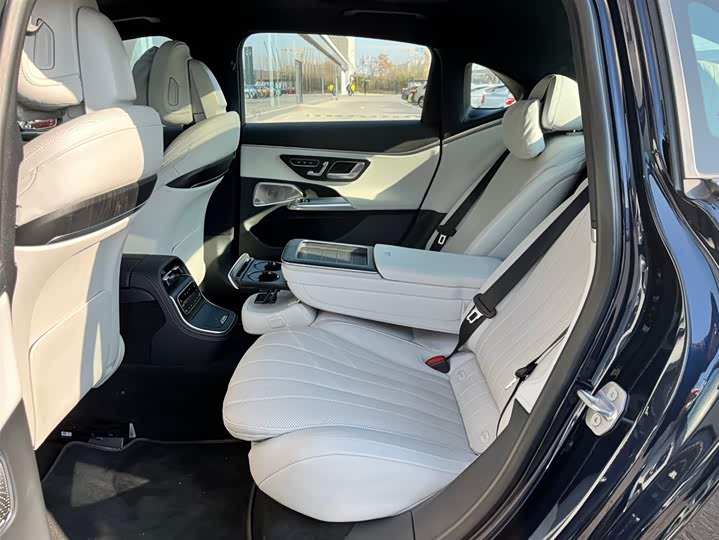 Фото 9 - Mercedes-Benz E-Class