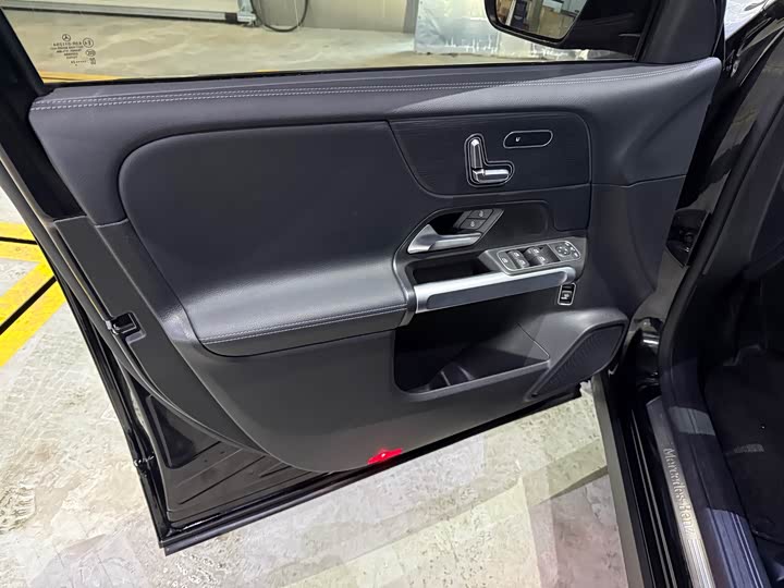 Фото 2 - Mercedes-Benz GLB-Class