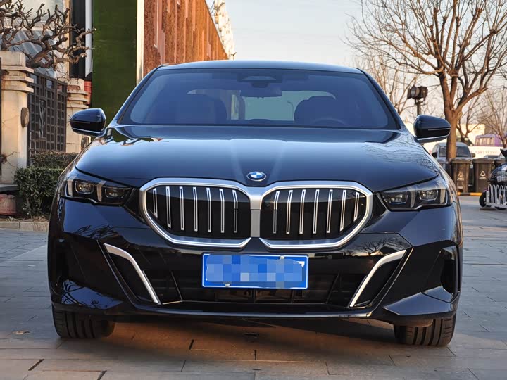 Фото 2 - BMW 5 Series