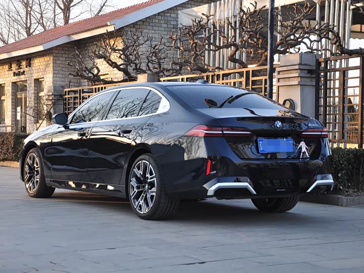 Фото 3 - BMW 5 Series