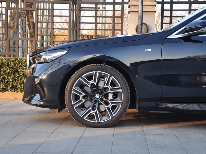 Фото 6 - BMW 5 Series