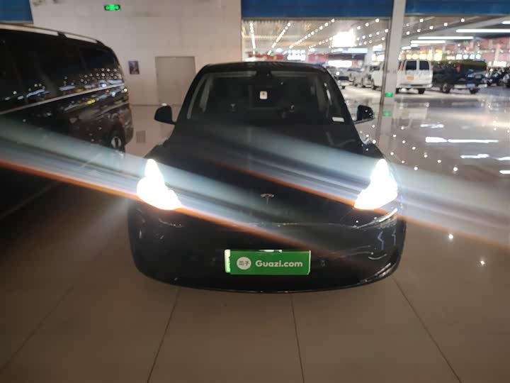 Фото 3 - Tesla Model Y