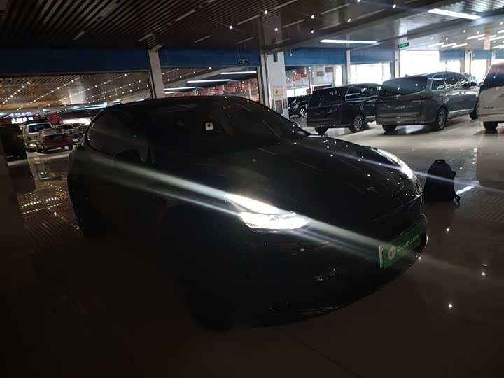 Фото 4 - Tesla Model Y