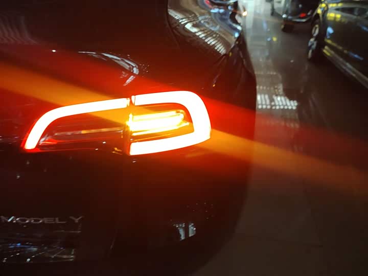 Фото 8 - Tesla Model Y