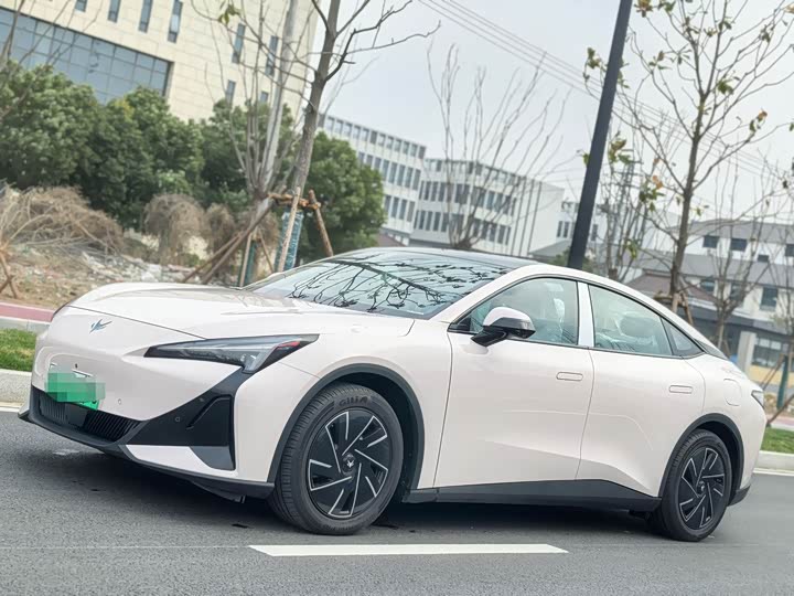 Фото 1 - BAIC Arcfox Alpha S5