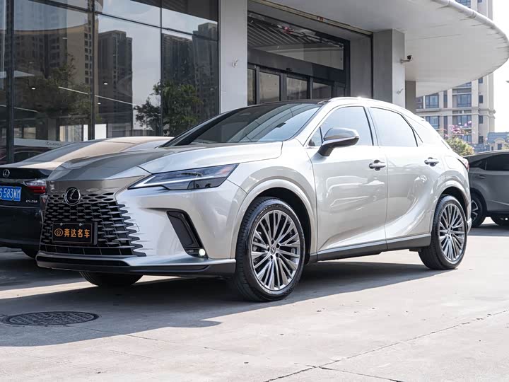 Фото 1 - Lexus RX