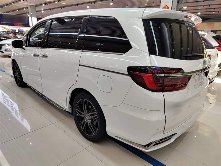 Фото 5 - Honda Odyssey