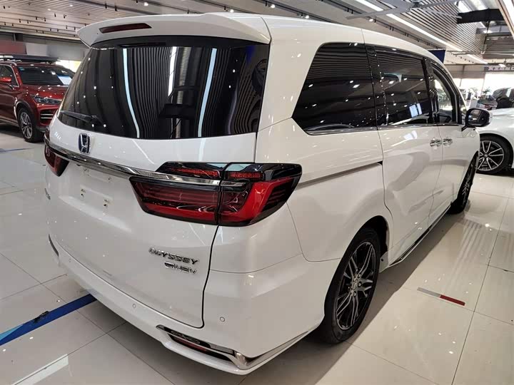 Фото 7 - Honda Odyssey
