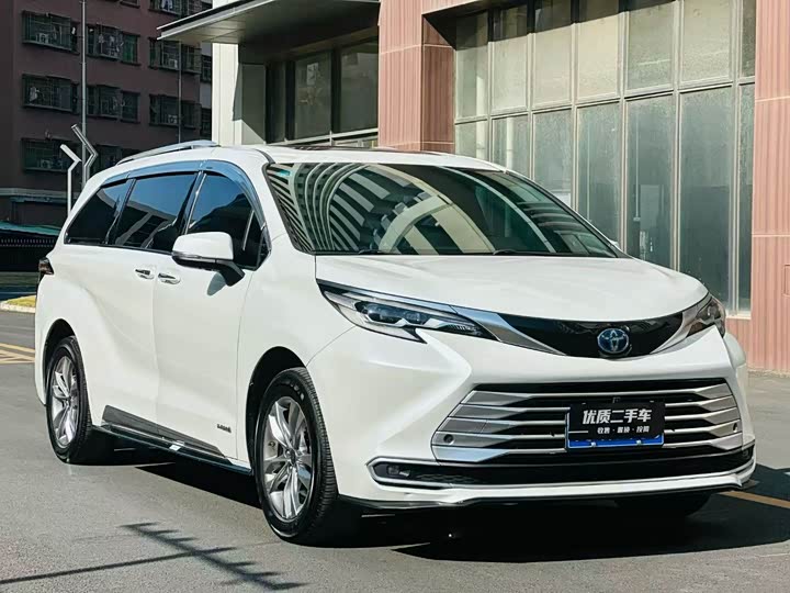 Фото 1 - Toyota Sienna