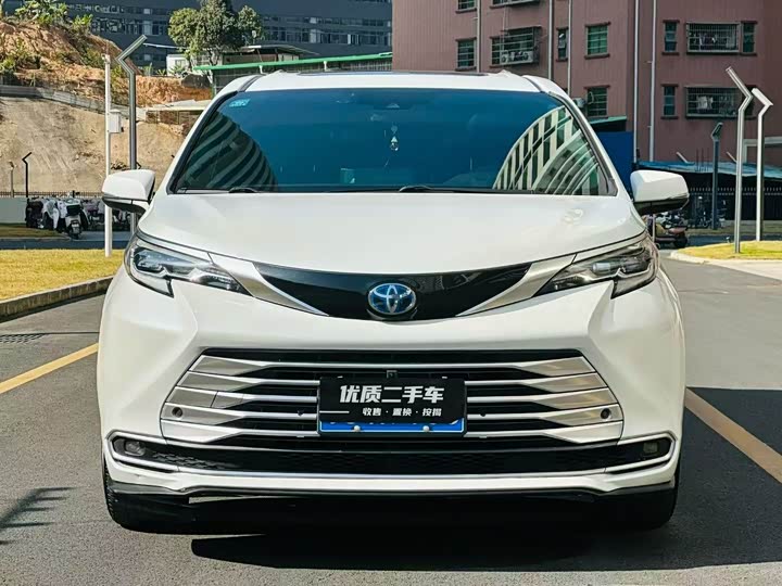 Фото 2 - Toyota Sienna