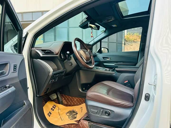 Фото 4 - Toyota Sienna