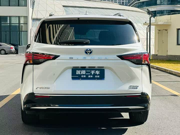 Фото 8 - Toyota Sienna