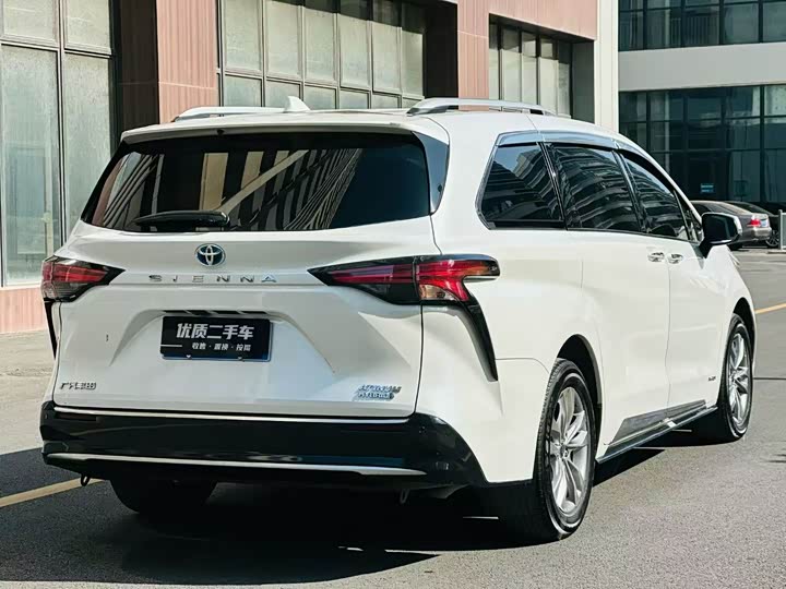 Фото 9 - Toyota Sienna