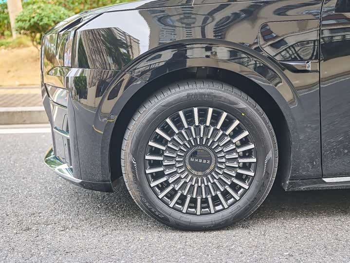 Фото 5 - Zeekr 009