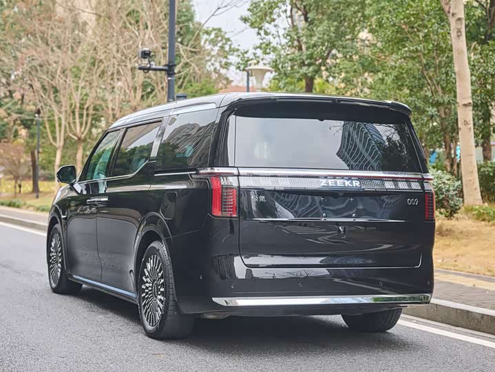 Фото 9 - Zeekr 009