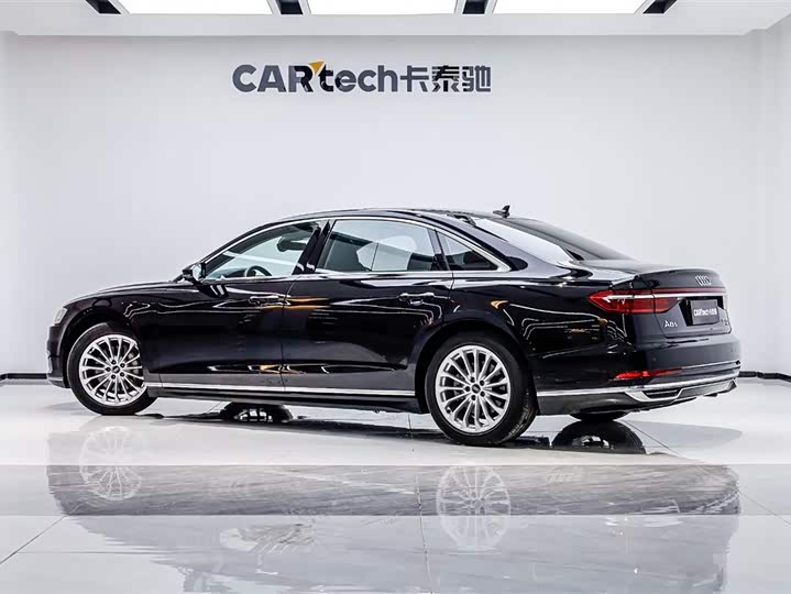 Фото 4 - Audi A8
