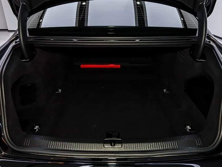 Фото 6 - Audi A8