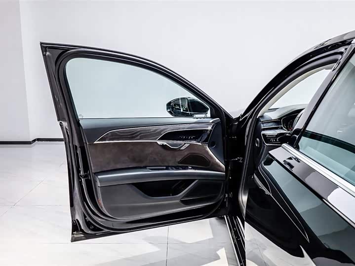 Фото 8 - Audi A8