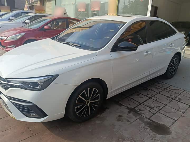 Фото 1 - Roewe i5