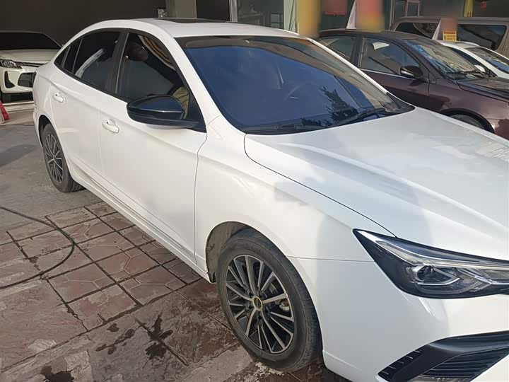 Фото 4 - Roewe i5