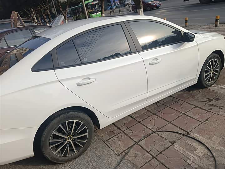 Фото 7 - Roewe i5