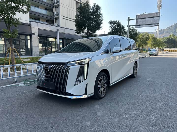 Фото 2 - GAC Trumpchi M8