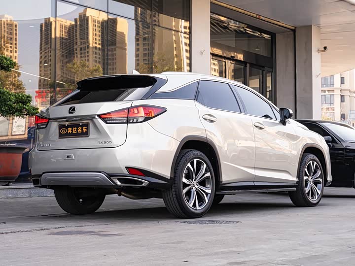 Фото 3 - Lexus RX