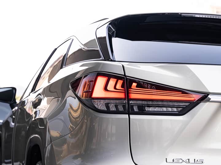 Фото 7 - Lexus RX