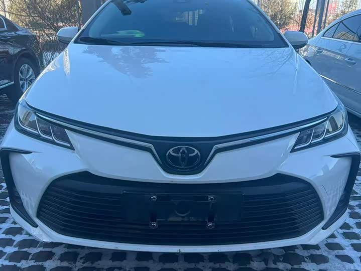 Фото 2 - Toyota Corolla