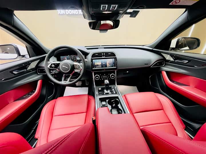 Фото 4 - Jaguar XE L