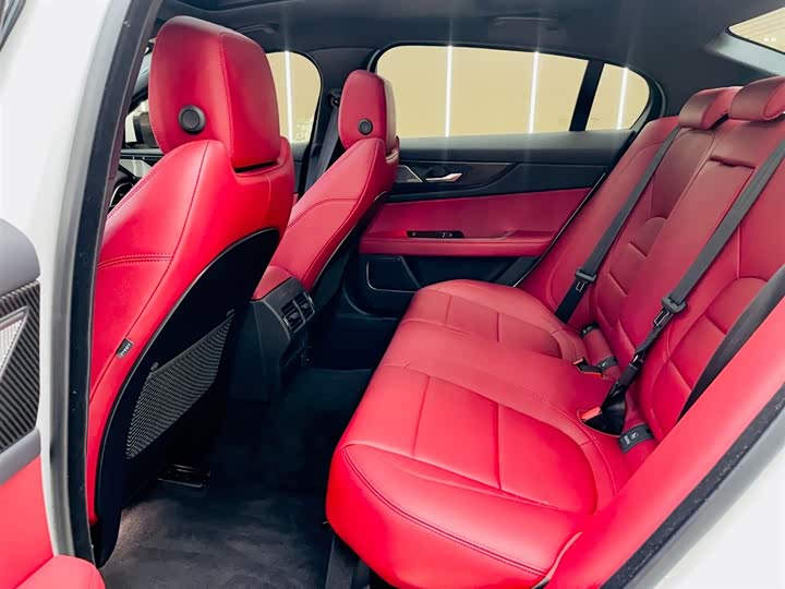 Фото 6 - Jaguar XE L