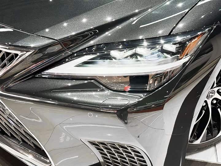 Фото 8 - Lexus LS