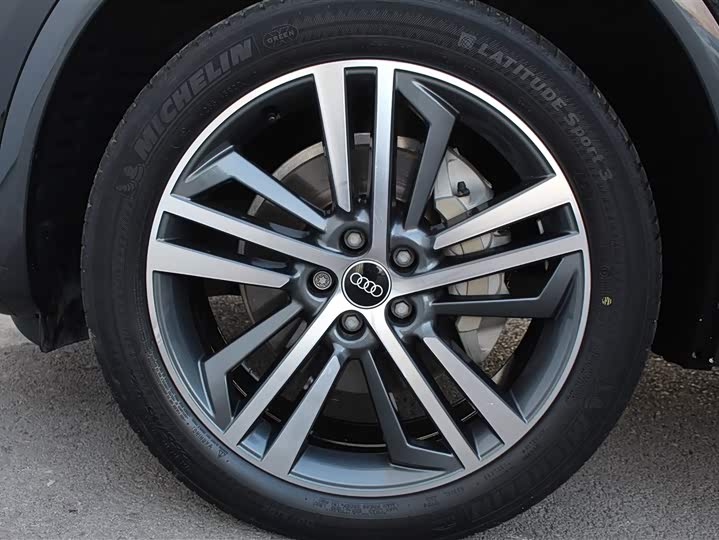 Фото 7 - Audi Q5L