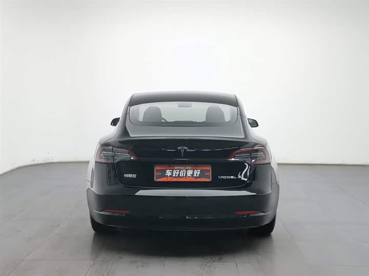 Фото 4 - Tesla Model 3