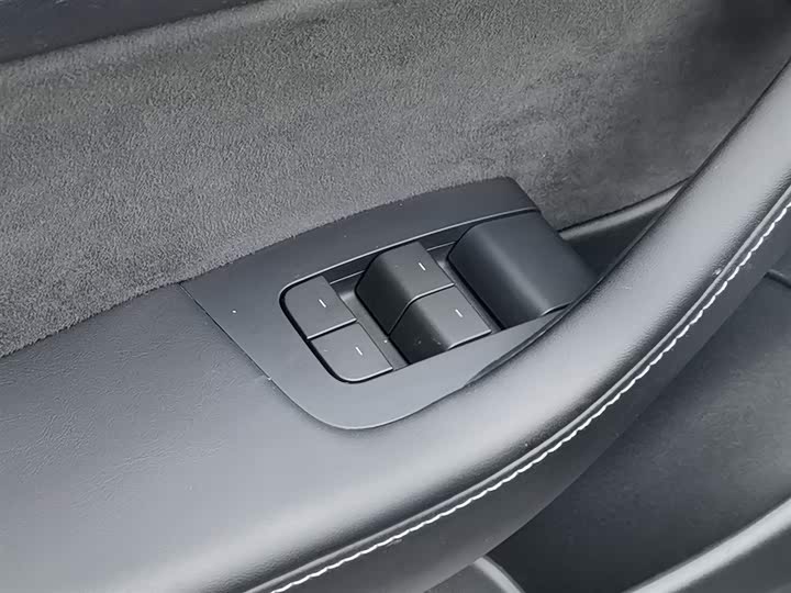 Фото 9 - Tesla Model 3