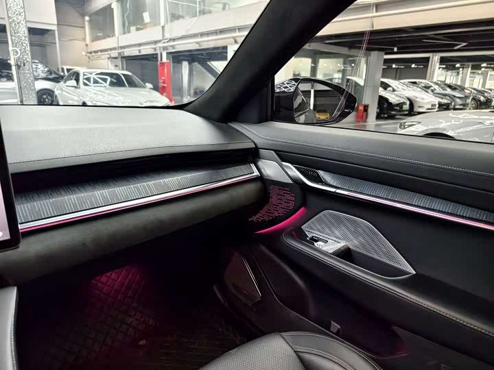 Фото 8 - Zeekr 001