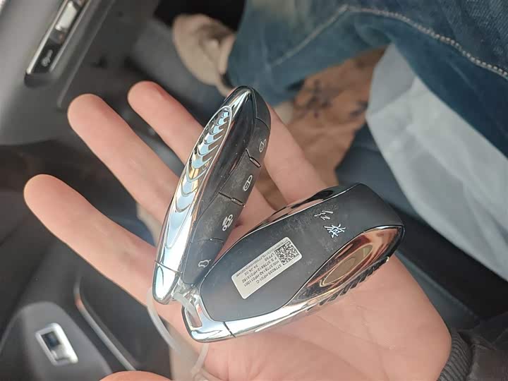 Фото 9 - Hongqi H5