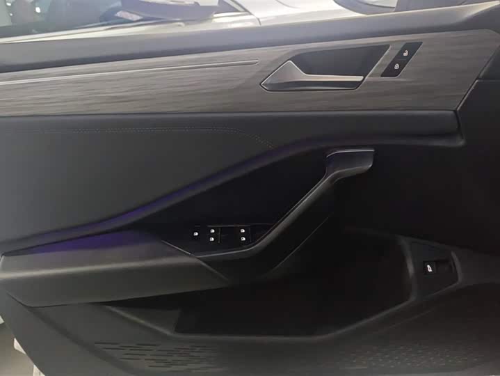 Фото 7 - Volkswagen Sagitar L