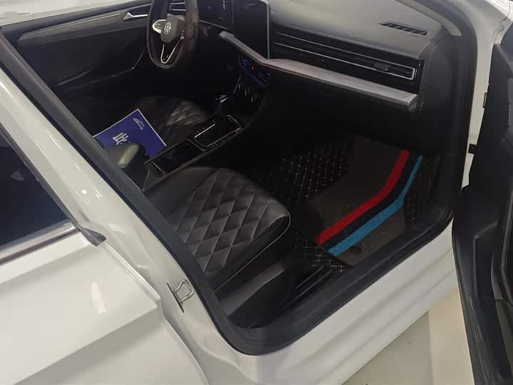 Фото 8 - Volkswagen Sagitar L