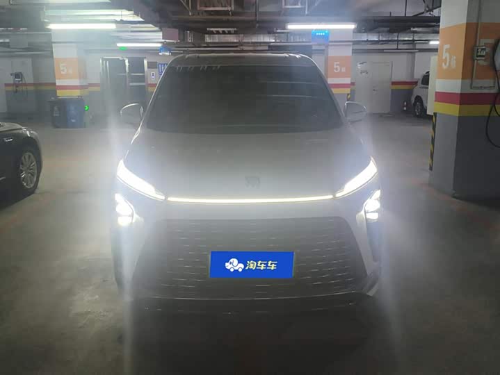 Фото 2 - Buick GL8 Hybrid