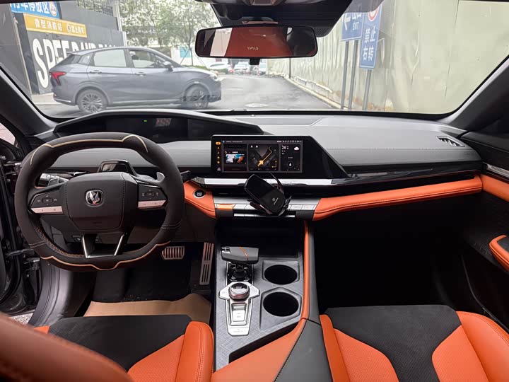 Фото 4 - Changan UNI-V