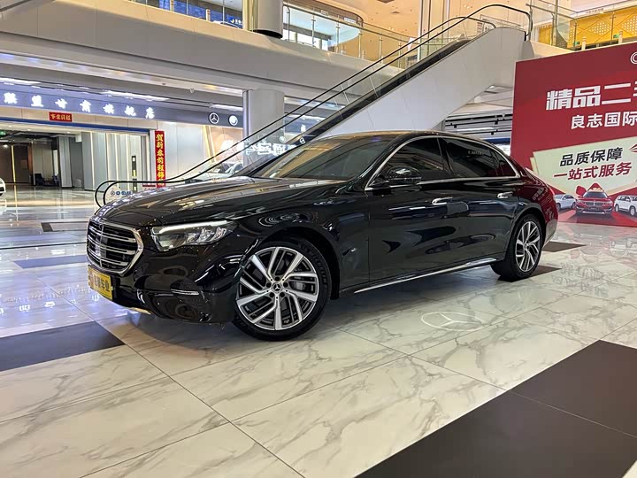 Фото 3 - Mercedes-Benz E-Class