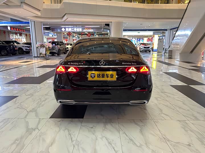 Фото 8 - Mercedes-Benz E-Class