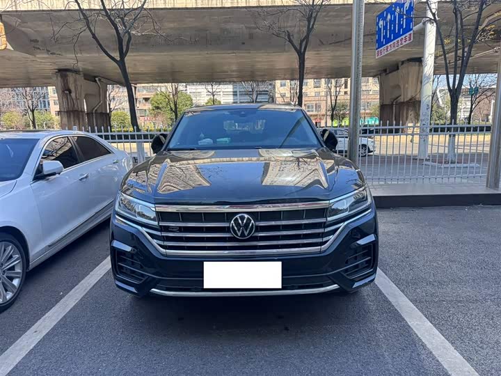 Фото 3 - Volkswagen Touareg
