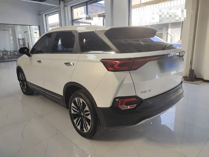 Фото 5 - Bestune T77