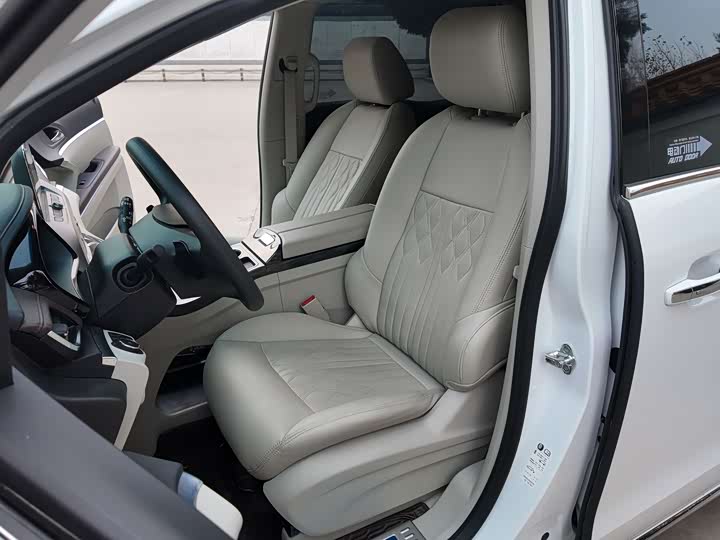 Фото 3 - Buick GL8 ES