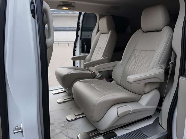 Фото 8 - Buick GL8 ES