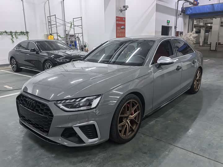 Фото 1 - Audi S4