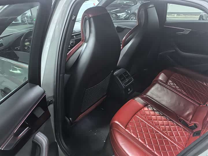 Фото 9 - Audi S4